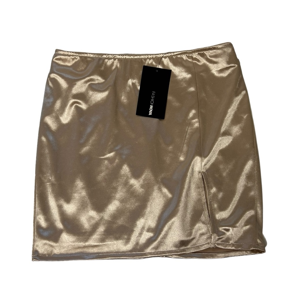 Fashion Nova l NWT Soft Like Satin Mini Skirt Nude Small - Picture 2 of 8